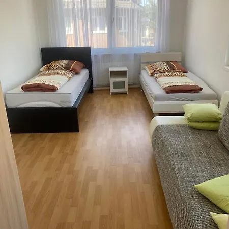 In Uerdingen,monteure,netflix, Prime Apartment
