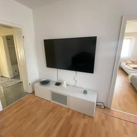 In Uerdingen,monteure,netflix, Prime * Krefeld